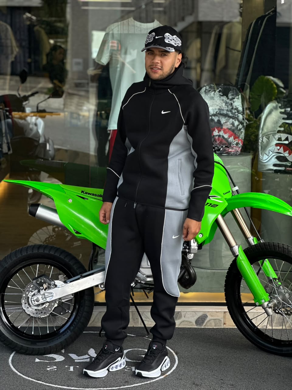 CONJUNTO NIKE TECH PREMIUM