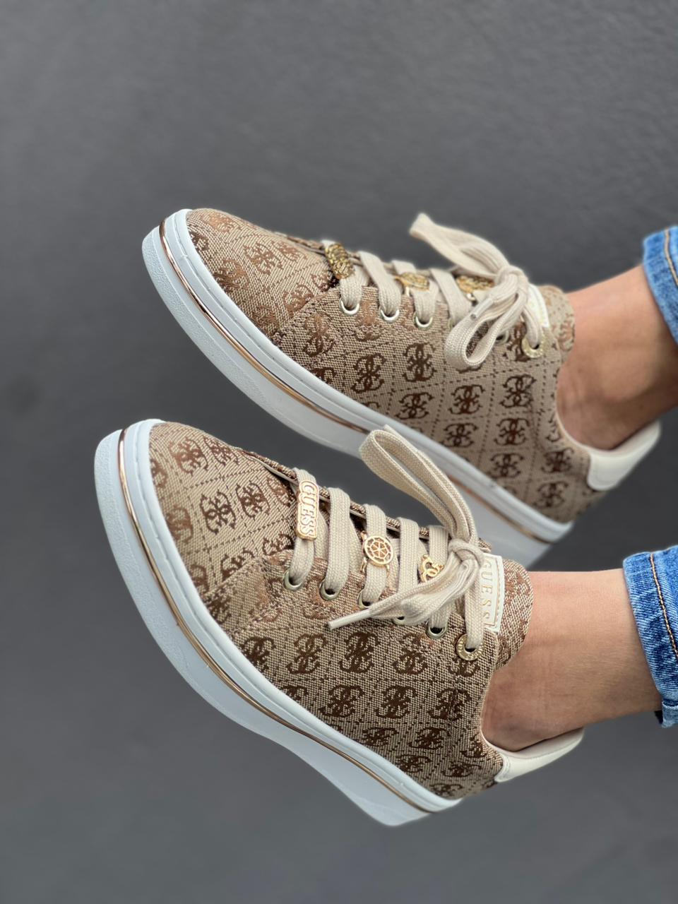 TENIS GUESS STAYSEY ORIGINAL