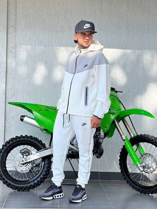 CONJUNTO NIKE TECH REFLECTIVO PREMIUM
