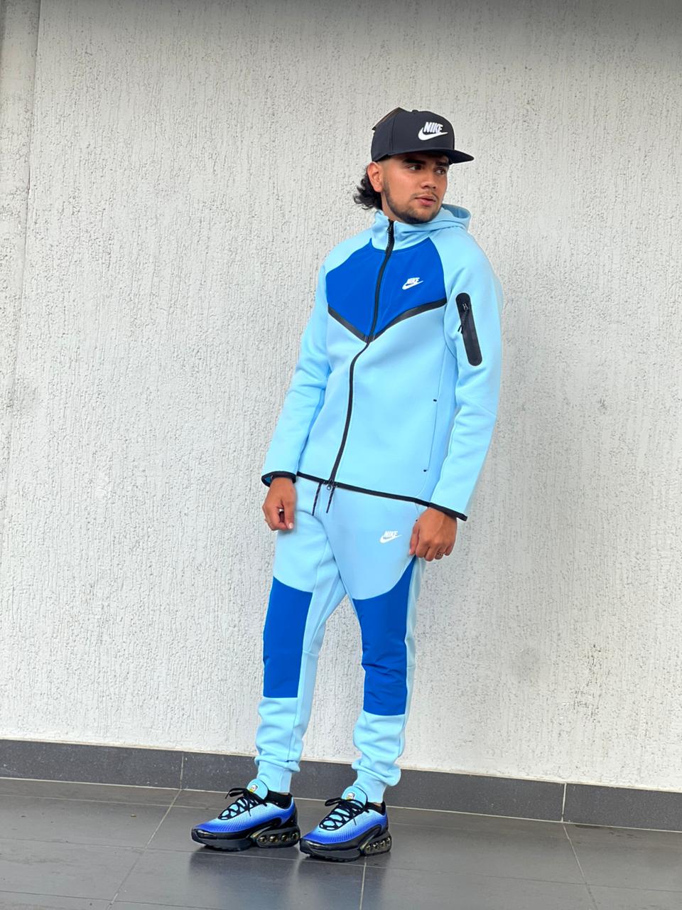CONJUNTO NIKE TECH PREMIUM