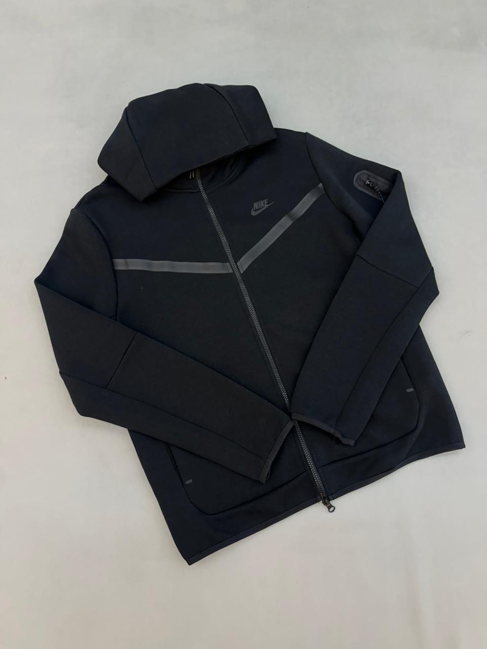 BUZO NIKE TECH PREMIUM*