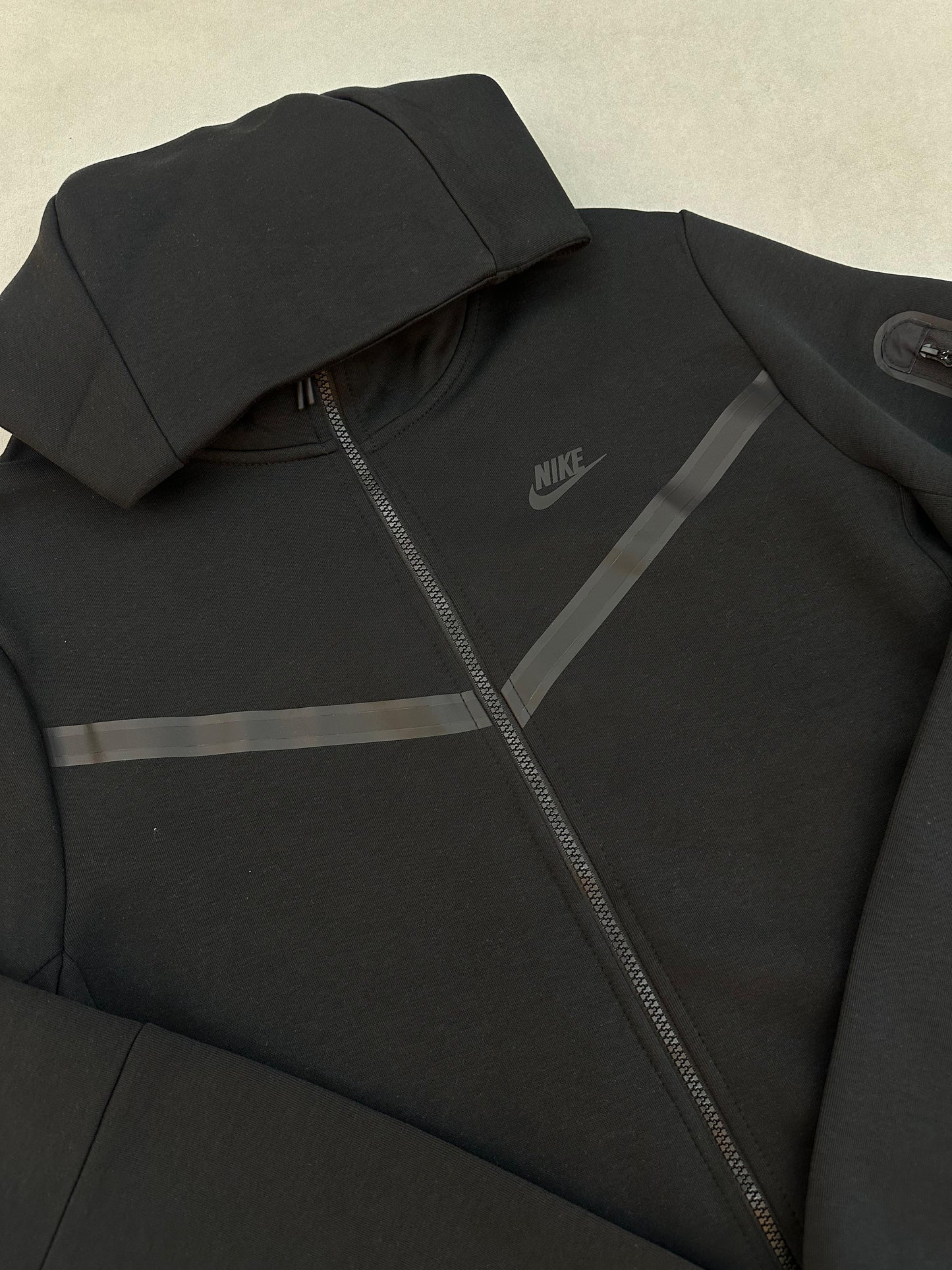BUZO NIKE TECH PREMIUM*