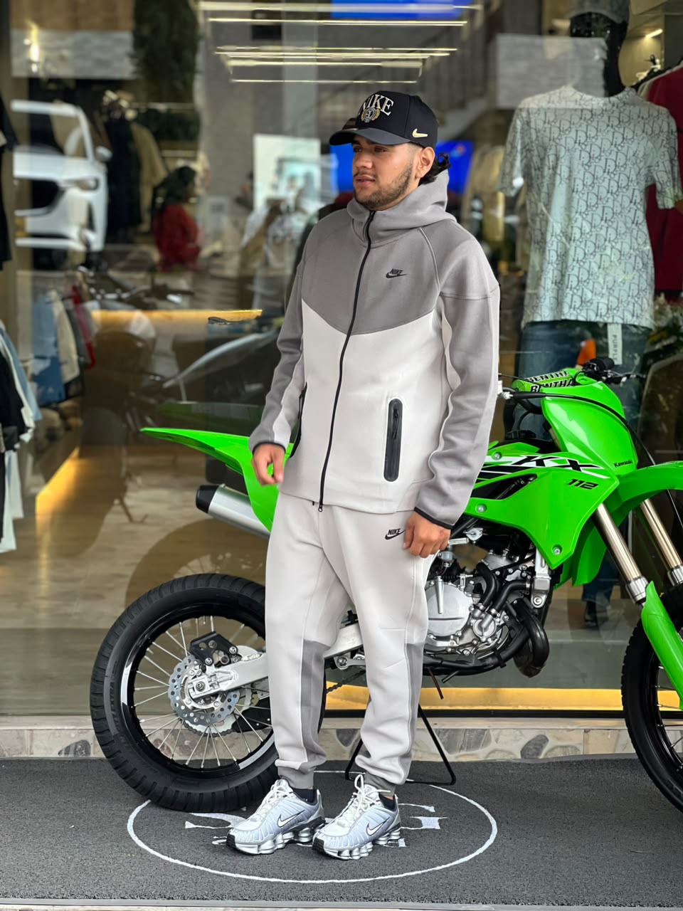CONJUNTO NIKE TECH PREMIUM