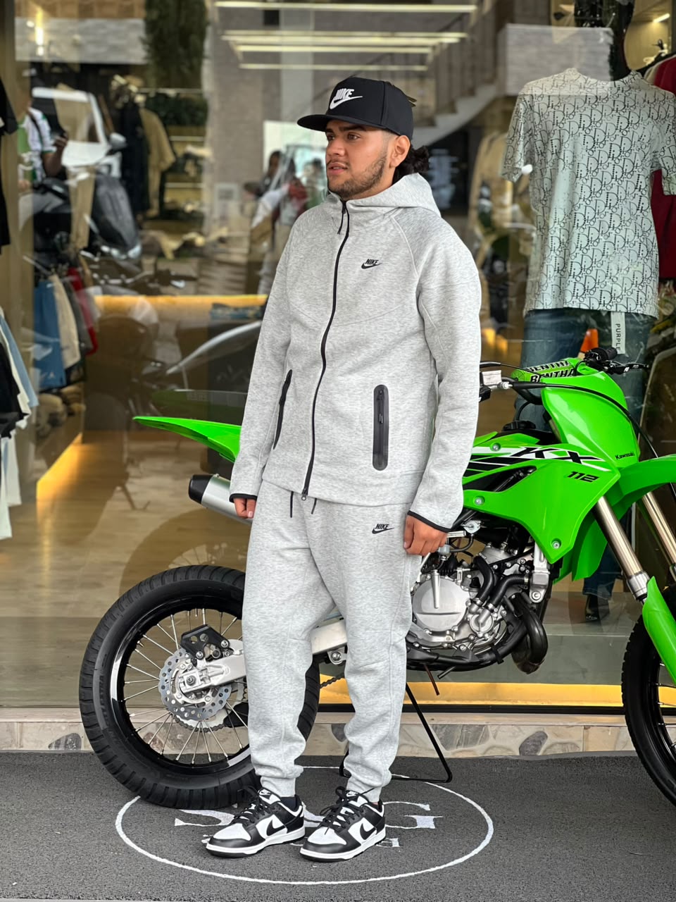 CONJUNTO NIKE TECH PREMIUM