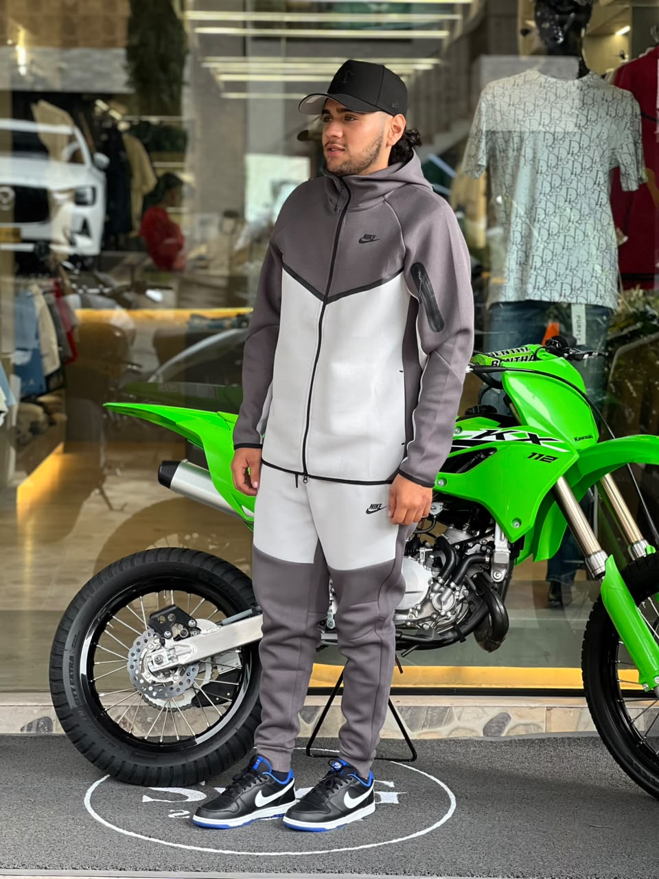 CONJUNTO NIKE TECH PREMIUM