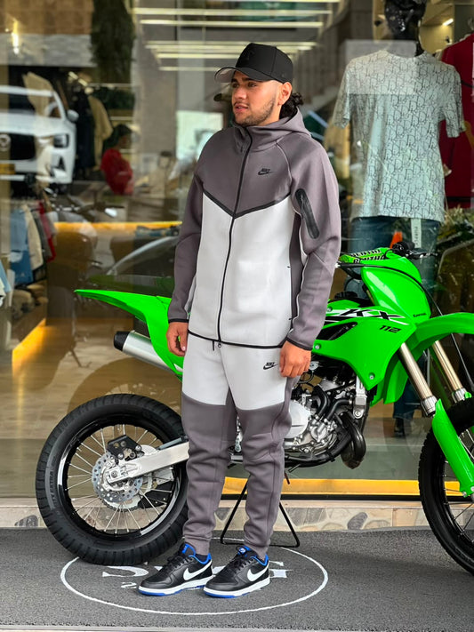 CONJUNTO NIKE TECH PREMIUM*