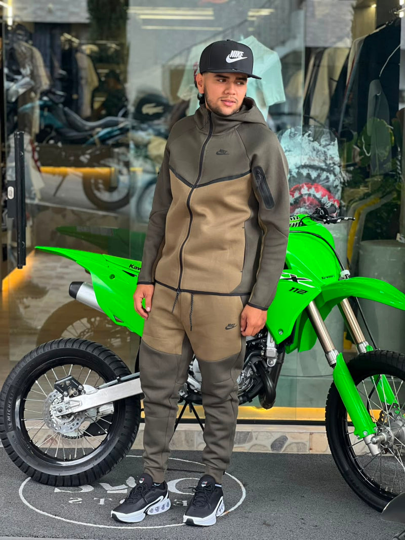 CONJUNTO NIKE TECH PREMIUM