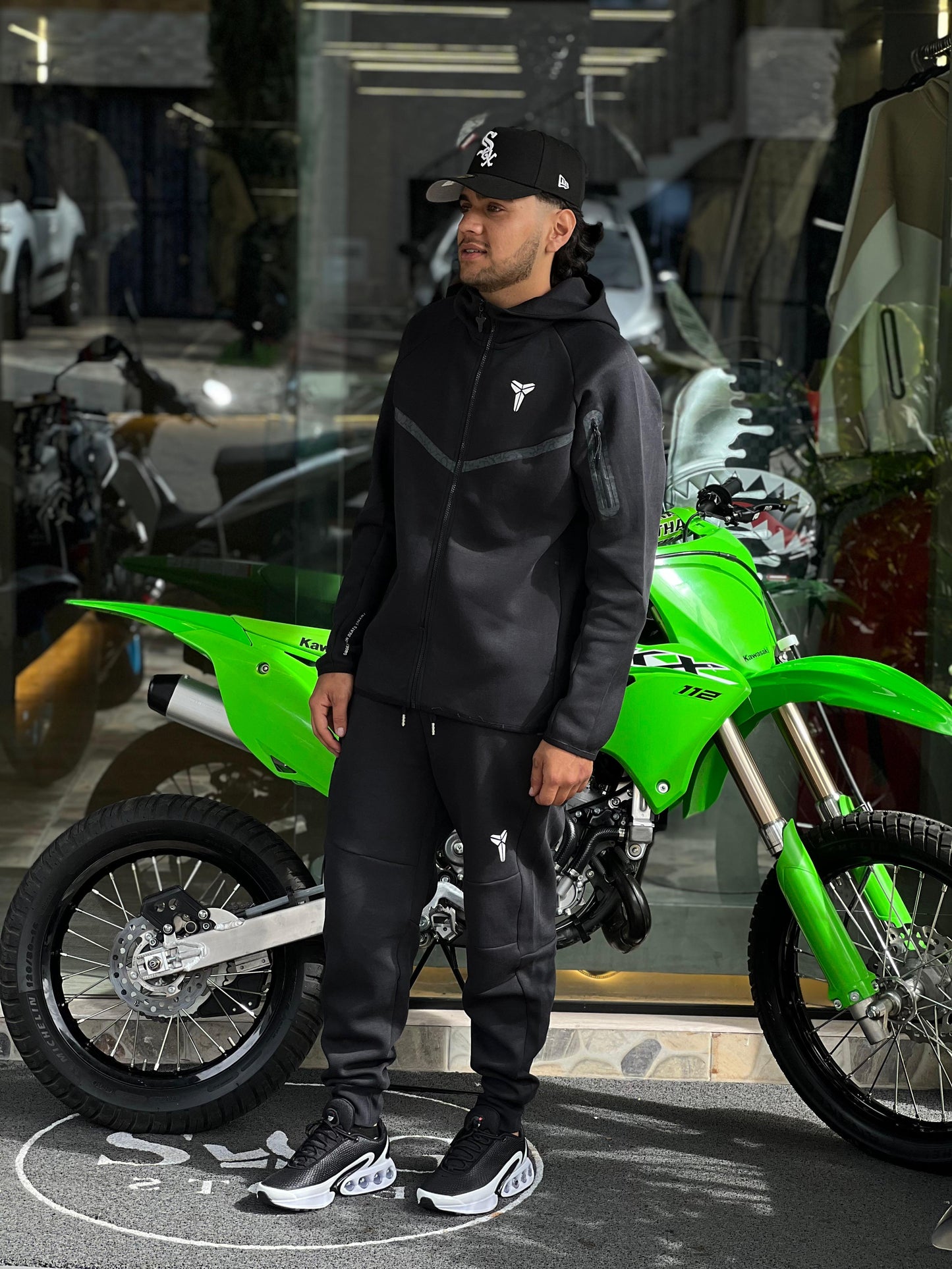 CONJUNTO NIKE TECH PREMIUM