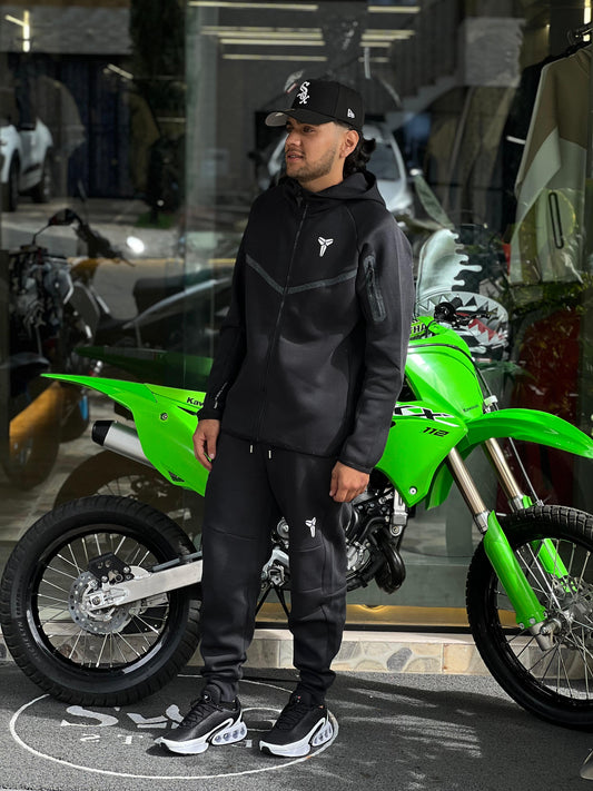 CONJUNTO NIKE TECH PREMIUM