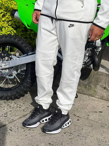 CONJUNTO NIKE TECH TURCO